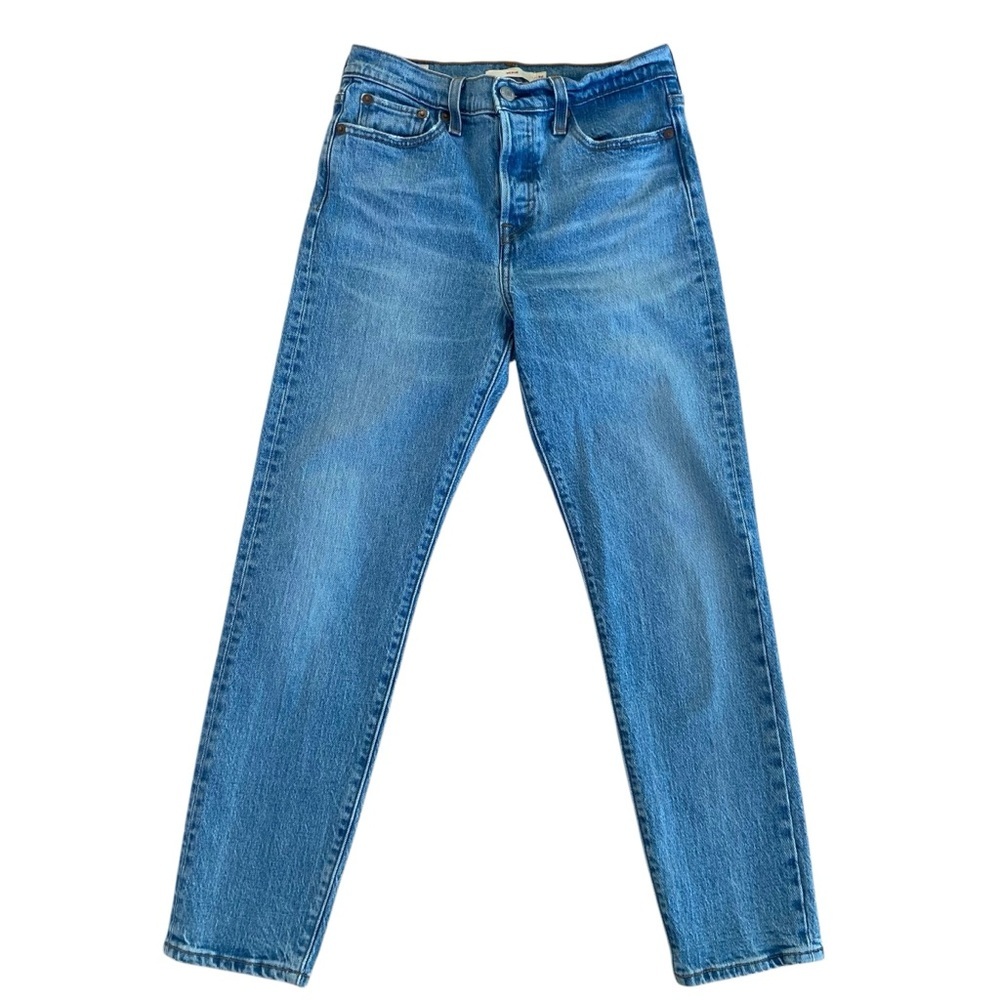 Levi’s premium wedgie jeans button fly high rise lightly distressed in size 26